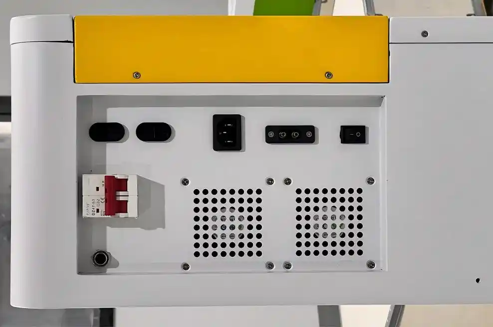 10.24kWh LiFePO4 All-in-One ESS with 6kW Hybrid Inverter – Detailed Images (1)