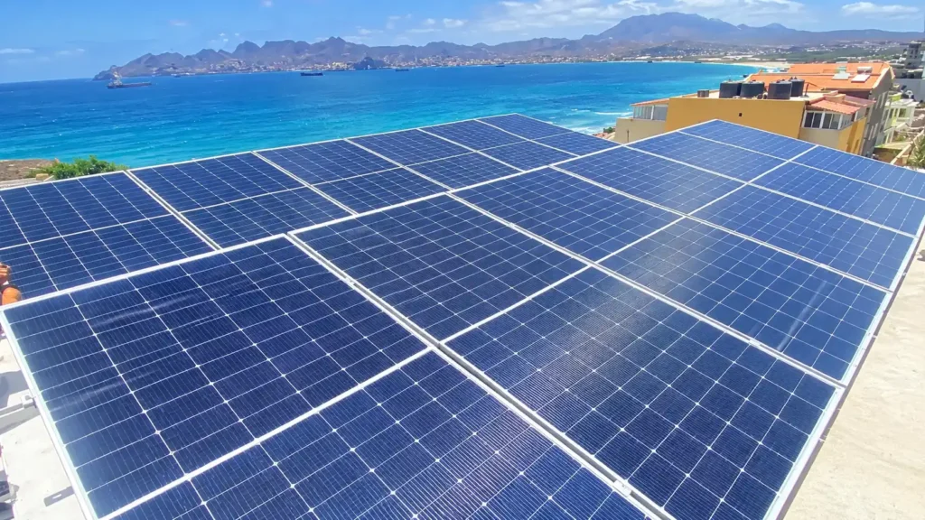 ropical rooftop hybrid solar energy storage system with 550W solar panels